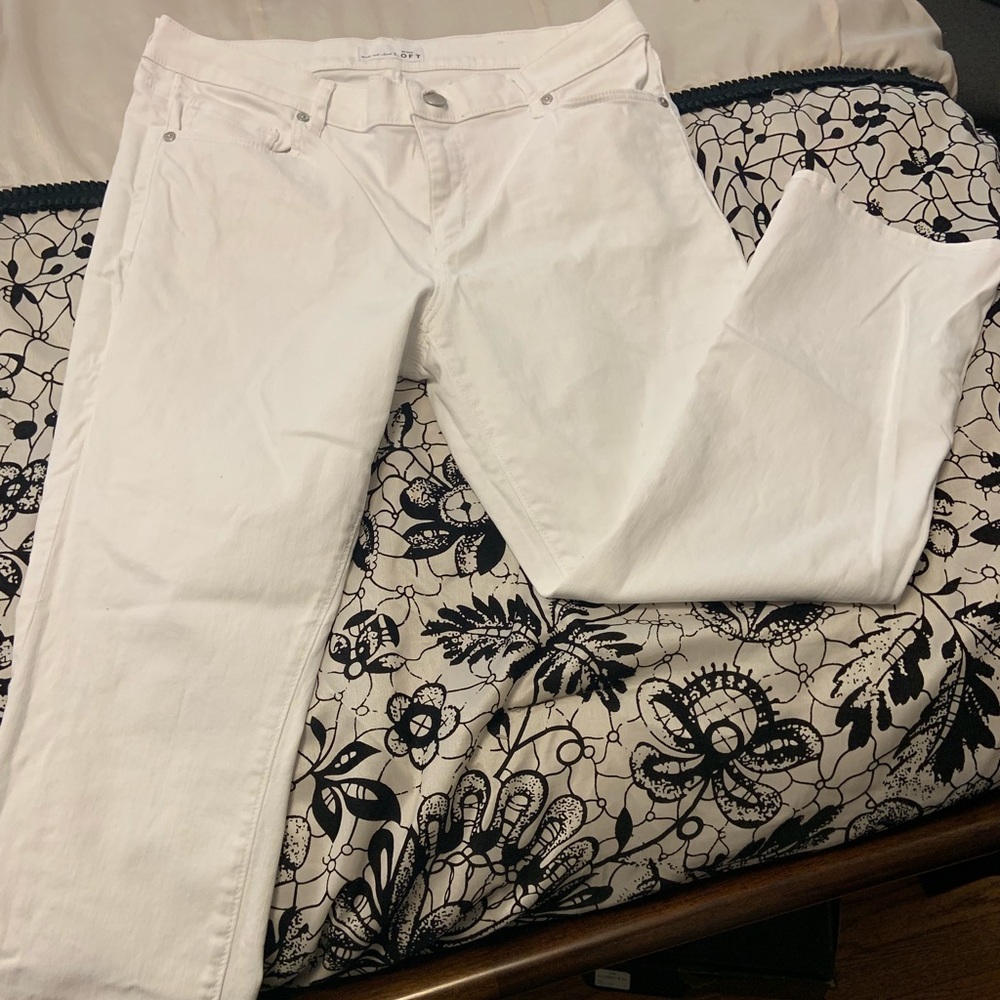 Women’s white skinny leg jeans